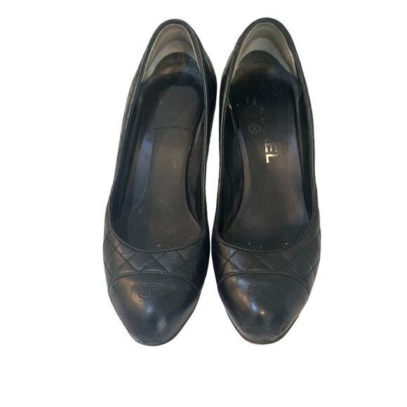 Chanel Women's Black Quilted Lambskin Leather Cap Toe Pump Heels Size 38 - Picture 4 of 14